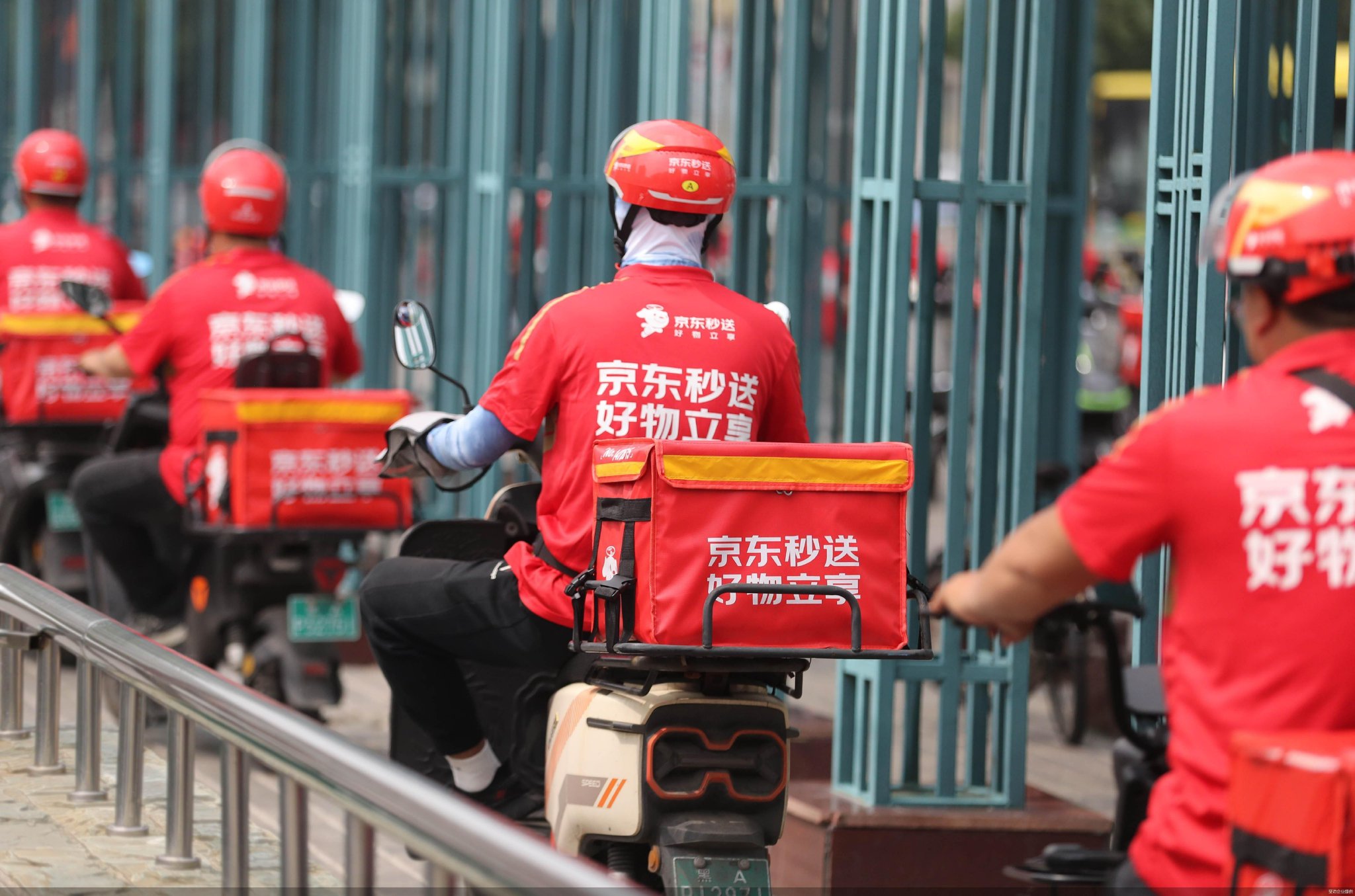 京东配送和顺丰哪个快(京东快递跟顺丰快递哪个更快一点) 京东配送和顺丰哪个快(京东快递跟顺丰快递哪个更快一点)